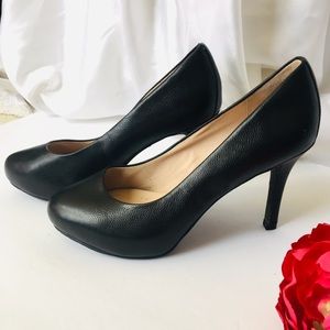 Rockport Black Heels Leather Seven to 7 Size 7